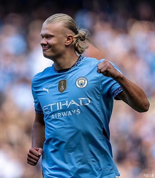 Uzi名人堂造型火了，身着中山装，代表中国选手，玩家迎来狂欢日