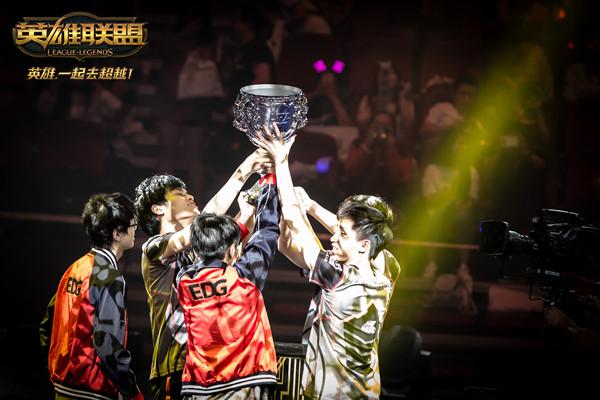 HLTV奖：年度精彩时刻 - Donk 的惊人1v5